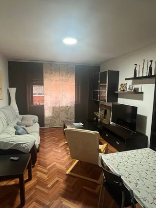 Se alquila piso de 3 habitaciones y un baño Soria