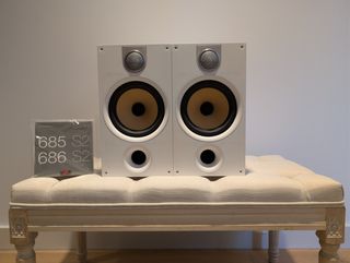 Altavoces B&W 685 S2 color blanco - ¡Como nuevos!