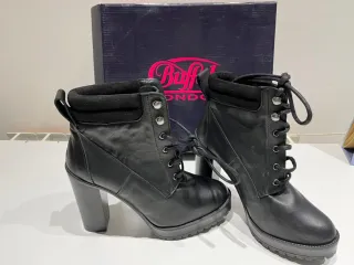 Botines Buffalo Negros con Cordones