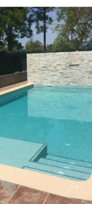 Piscina de obra de porcelánico