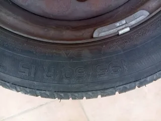 Llanta 15 con Neumático Michelin 195x60R15 de Ford