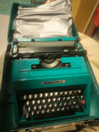 Máquina de escribir Olivetti Studio 45