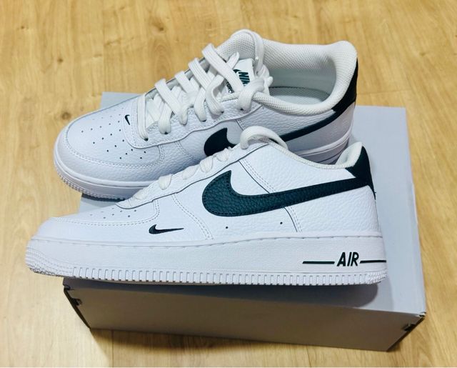 Nike Air Force 1 Talla 40 Blancas/Verde Oscuro