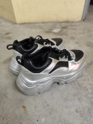 Zapatillas Plataforma Negras y Plateadas Talla 40