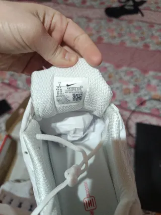 Zapatillas Nike Shox Blancas y Plateadas