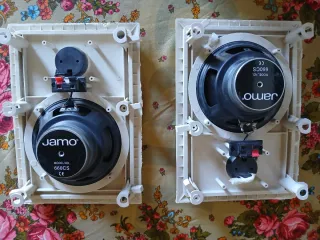 Altavoces blancos