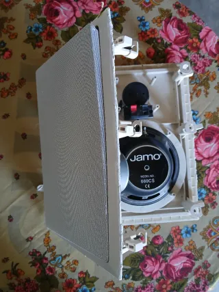 Altavoces blancos
