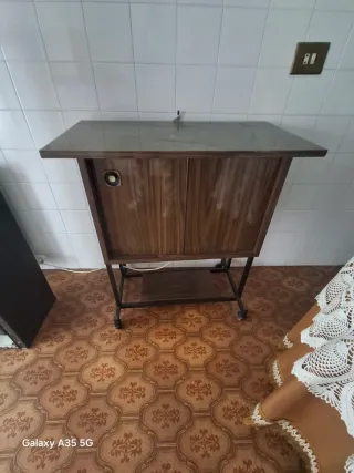 Mobile antico per TV