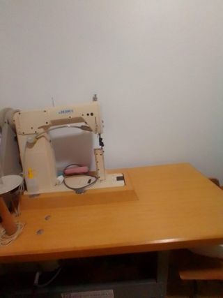 Máquina de coser industrial