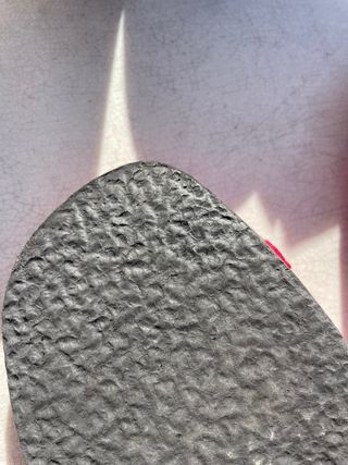 Sandalias rojas rejilla