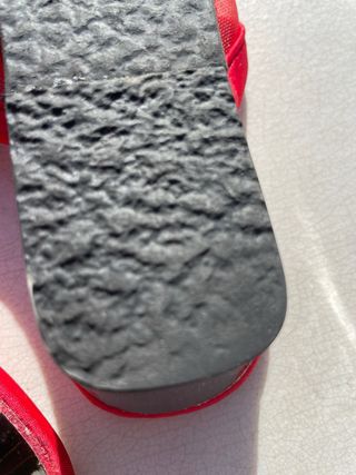 Sandalias rojas rejilla