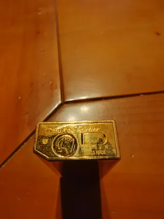 Accendino Cartier Rosso e Dorato