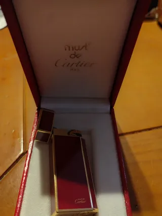 Accendino Cartier Rosso e Dorato