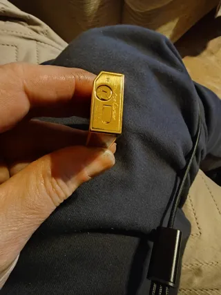 Accendino Cartier Rosso e Dorato