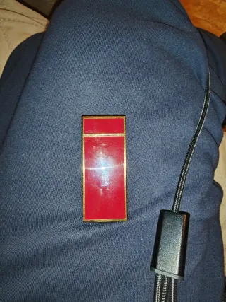 Accendino Cartier Rosso e Dorato