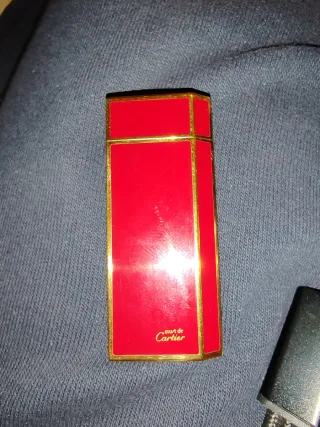 Accendino Cartier Rosso e Dorato