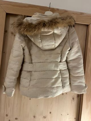 Elegante chaqueta anorak beige/dorada