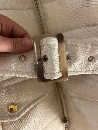 Elegante chaqueta anorak beige/dorada