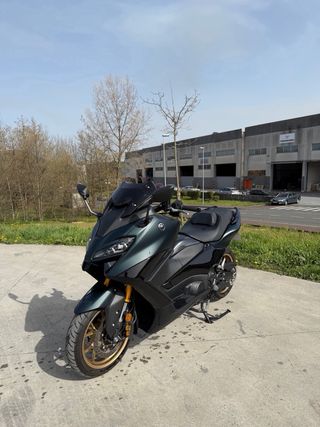 Yamaha T-MAX 560 Tech-Max + Dark Petrol