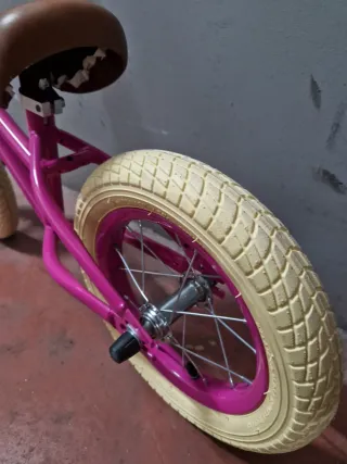 Bicicleta sin pedales rosa nueva