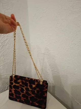 Bolso  de piel bandolera estampado leopardo