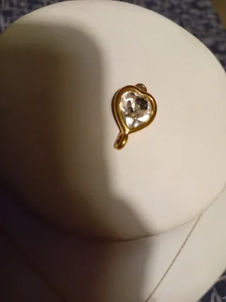 Collana dorata con perla