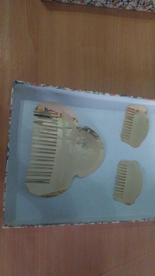 Peinetas doradas niña