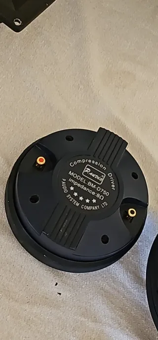 Subgraves/Altavoces DAS AUDIO