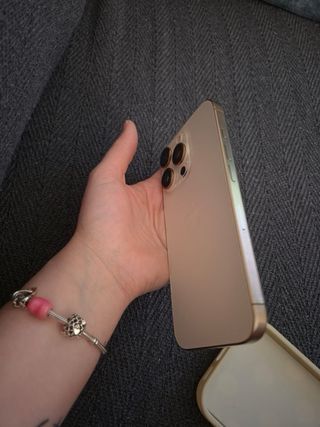 iPhone 16 Pro Dorado