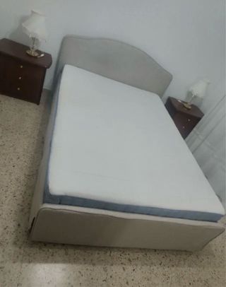 Cama de matrimonio beige y blanca Colchón incluido