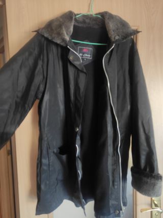 Abrigo impermeable negro