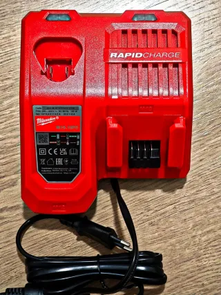 Cargador y 2 Baterías Milwaukee FORGE 6.0h M18