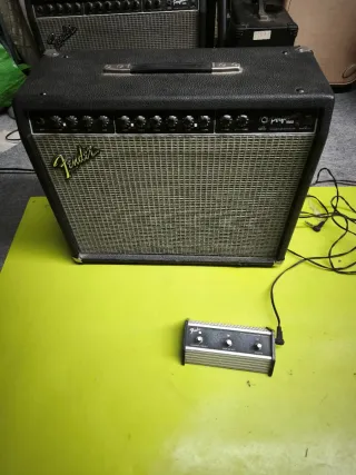 Amplificador Fender Performer 1000