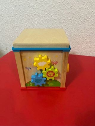 Cubo sensorial madera laberinto y engranajes