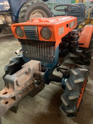 Tractor Kubota B6000 con rotavator