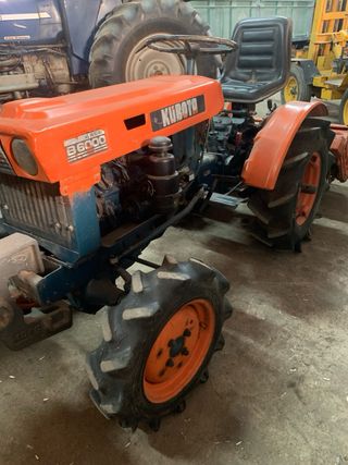 Tractor Kubota B6000 con rotavator
