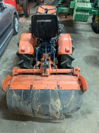 Tractor Kubota B6000 con rotavator