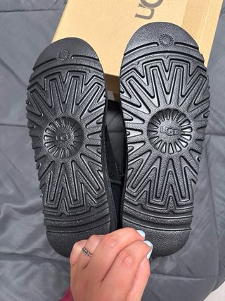 Botas UGG Negras con Lazo