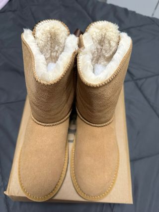 Botas UGG Marrones con Lazos