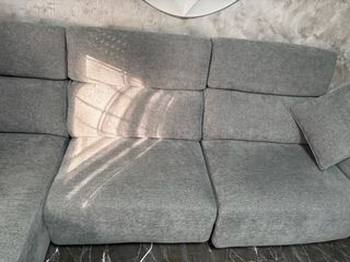 Sofá chaise longue tela antimanchas gris