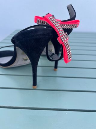 Sandalias Kurt Geiger Tacón Brillante Negro