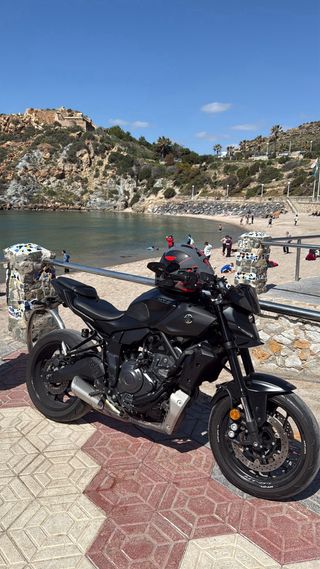Yamaha MT-07 Negra 2025