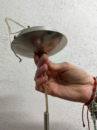 Lámpara colgante roja y plateada