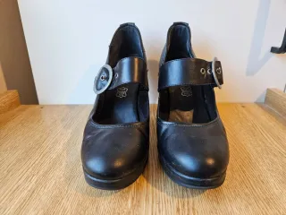 Zapatos de tacón negros con hebilla