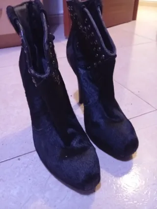Botines Ash negros mujer talla 40 Costaron 460€.