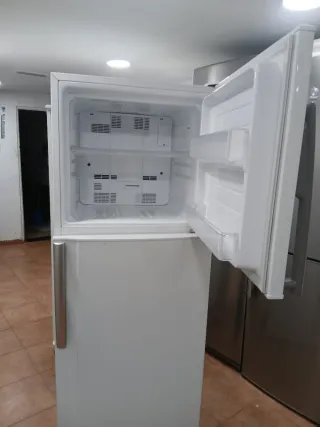 Nevera Sharp Blanca