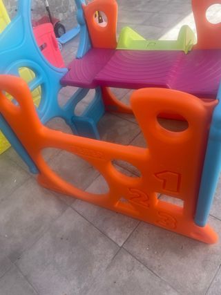 Tobogán infantil multicolor marca Feber