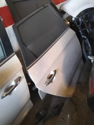 Asiento Kia Carens, Puerta y Portón Trasero