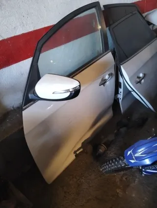 Asiento Kia Carens, Puerta y Portón Trasero