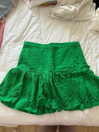 Falda verde bordada